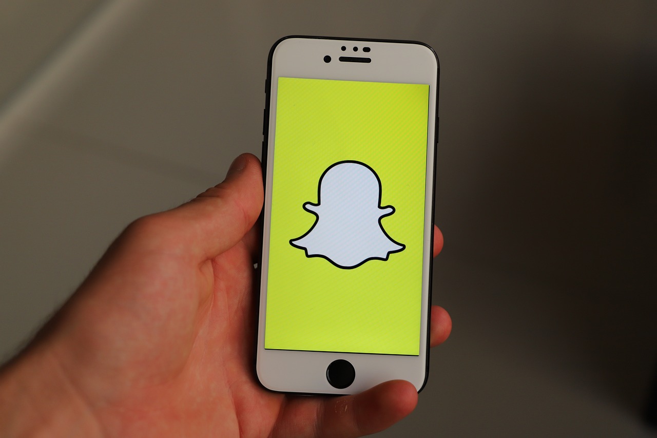 Lire la suite à propos de l’article Qu’est-ce que Snapchat et comment fonctionne Snapchat ?